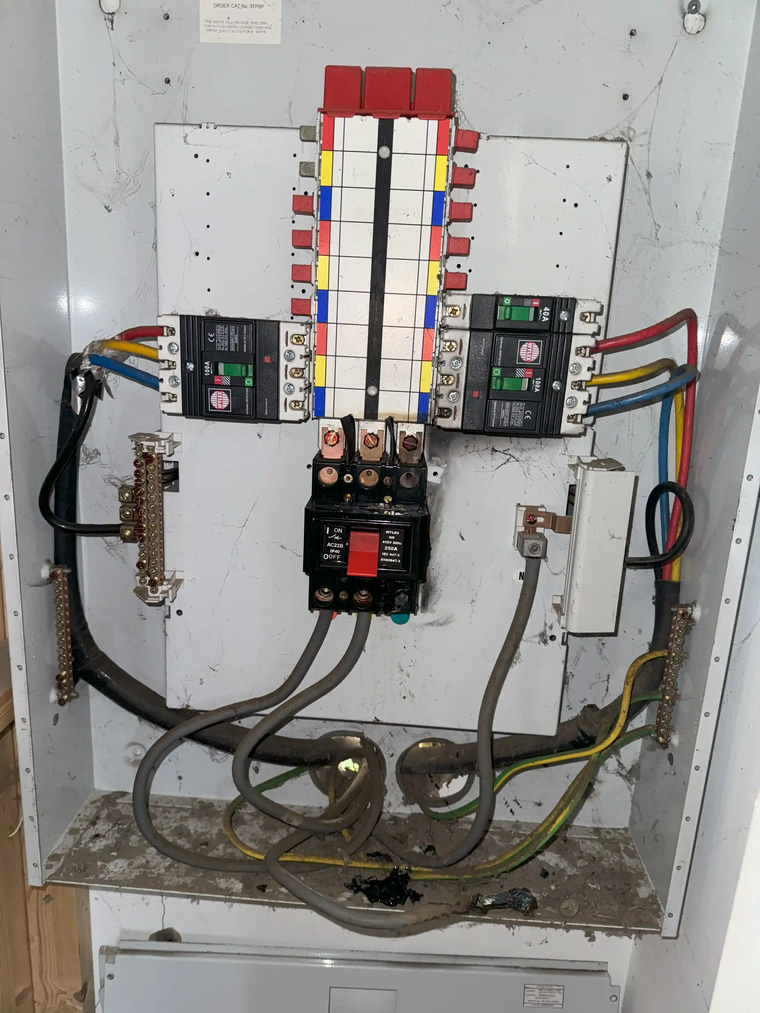 24 Hours Emergency Electrician near Camberley